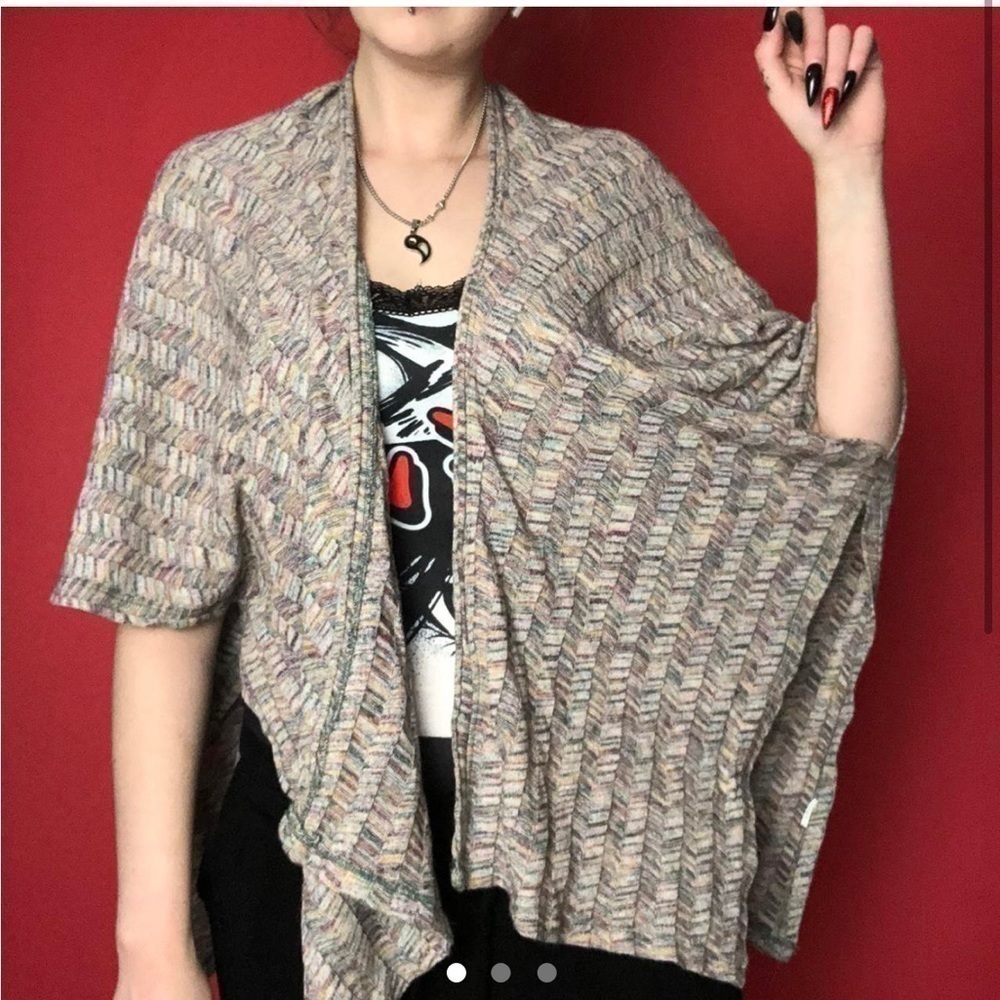 Simple poncho cardigan 🖤🤍